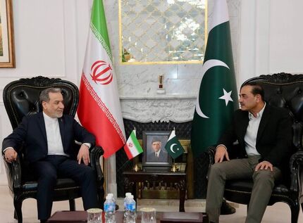 عراقچی با فرمانده ارتش پاکستان رایزنی کرد