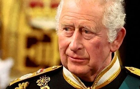 چارلز بطور رسمی پادشاه انگلستان شد