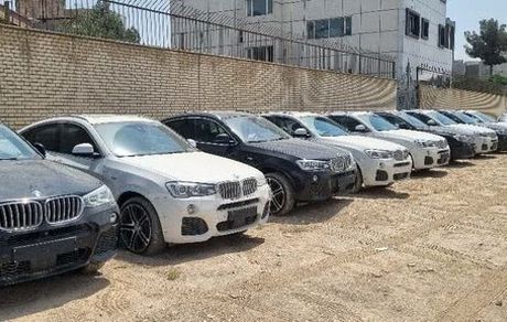 کشف ۱۴ دستگاه خودوری BMW X4 قاچاق از یک پارکینگ در تهران