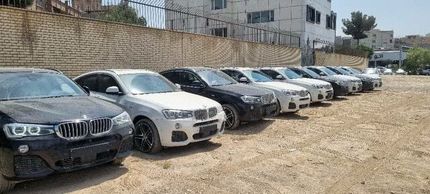 کشف ۱۴ دستگاه خودوری BMW X4 قاچاق از یک پارکینگ در تهران