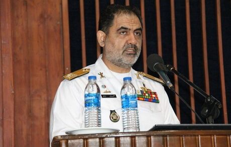امیر ایرانی:نیروی دریایی همانند دفاع مقدس از شاهرگ‌های اقتصادی دفاع می‌کند