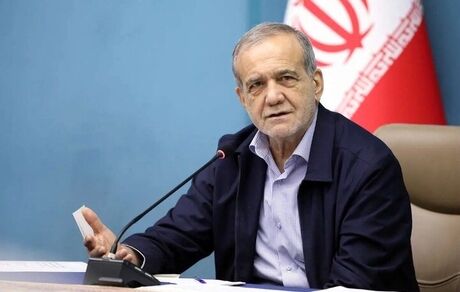 رئیس جمهور: دهه فجر فرصتی برای احیای عدالت و صداقت است / رفتار منصفانه و صادقانه با مردم باید مورد توجه باشد