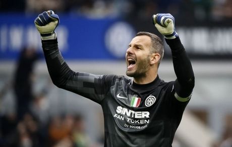 دروازه‌بان اینتر بعد از یازده سال جدا شد