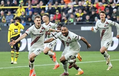 بایرلورکوزن در دقیقه ۹۸ از اولین شکست گریخت