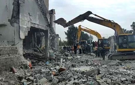 پیکر ۱۶۵ شهید از زیر آوار مدرسه شجره طیبه میناب خارج شد