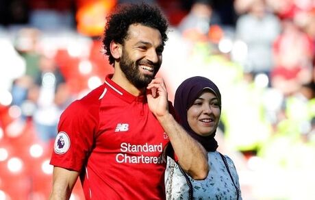 اقدام جالب محمد صلاح در حمایت از کودک سوریه‌ای/ عکس