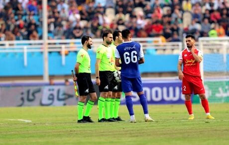 جنجال لیگ برتر: سرمربی استقلال خوزستان تیمش را مقابل پرسپولیس از زمین بیرون کشید