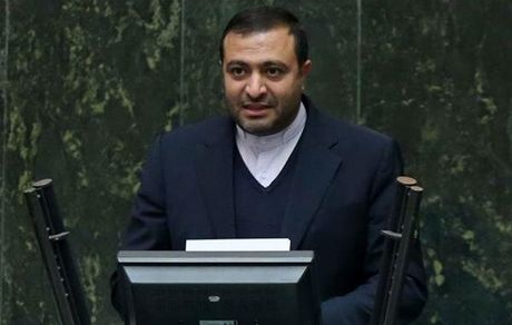 علیزاده: افزایش دامنه نوسانات در بورس باعث کاهش صف‌های فروش می‌شود