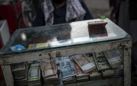 کشف ۱۲ میلیون دلار پول نقد و شمش طلا از مقامات سابق افغانستان
