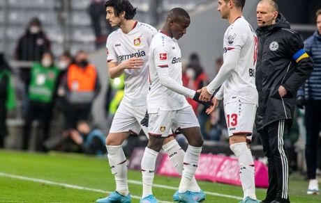 سردار آزمون اولین بازی خود برای بایرلورکوزن انجام داد