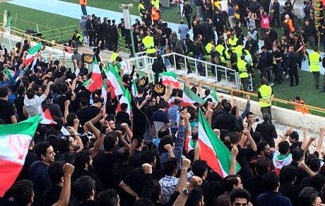 استقبال کم تماشاگران از بازی ایران - کامبوج/ ۳۵۰۰ زن و ۲۵۰۰ مرد