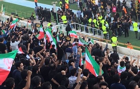 استقبال کم تماشاگران از بازی ایران - کامبوج/ ۳۵۰۰ زن و ۲۵۰۰ مرد