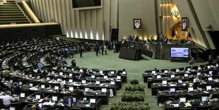 اولین تخلف هیات رئیسه مجلس یازدهم /۳ نفر در یک روز بر کرسی ریاست تکیه زدند