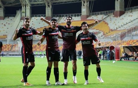 پرسپولیس طلسم ۲۳ ماهه فولاد را شکست/ یک نیمه سرد، یک نیمه داغ