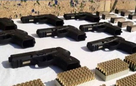 کشف ۲۸ قبضه کلت جنگی در مرزهای استان آذربایجان‌غربی