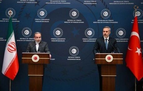 عراقچی: مذاکره در سایه تهدید شکل نمی‌گیرد / فیدان: امیدواریم حمله‌ای صورت نگیرد