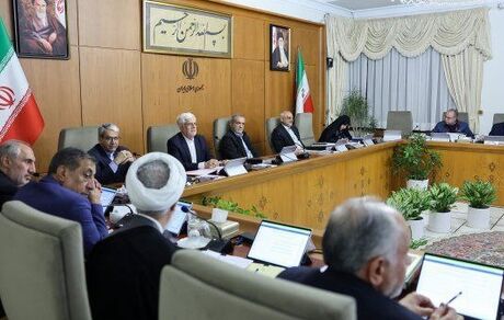 رئیس جمهور:  از هر کسی که می‌گوید می‌تواند مشکلی از مشکلات مردم و نظام را حل کند، استقبال می‌کنیم