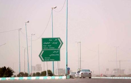 گرد و خاک محور انار به یزد را مسدود کرد