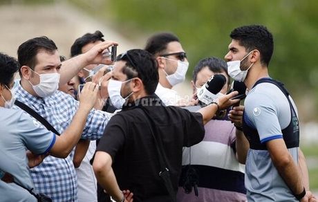 استوری علی کریمی با مدیربرنامه‌های ایسما و پاتوسی/ خبری در راه است؟