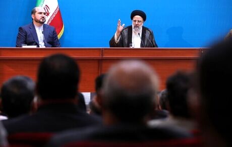 رئیسی: امروز وظیفه ما تلاش مضاعف برای گره‌گشایی از زندگی مردم است