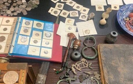 از قاچاق ۵۷۰ قلم عتیقه جلوگیری شد/ارزش چند میلیاردی سکه‌ها