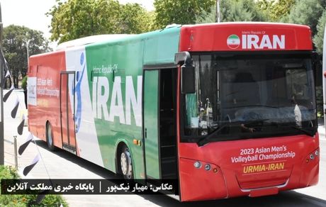 ورود تیم ملی به ارومیه با استقبال پرشور هواداران عاشق والیبال