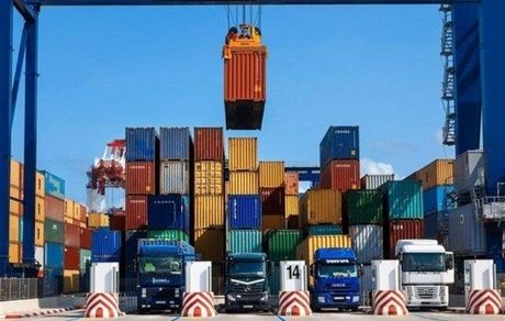 تخلیه و بارگیری ۲۳ میلیون تن کالای نفتی و غیرنفتی در بندر امام (ره)