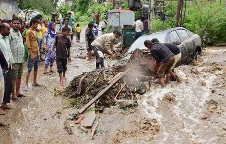 آمار کشته‌های سیل در هند از ۱۰۰ نفر گذشت