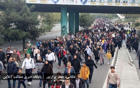 در یک هوای پاییزی، همایش پیاده‌روی خانوادگی در ارومیه برگزار شد
