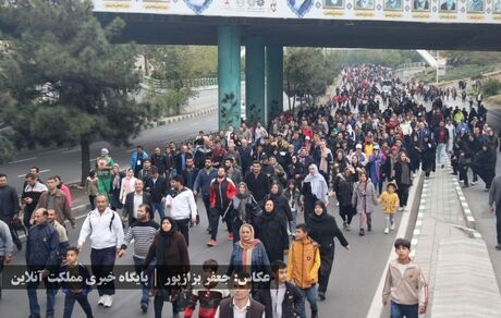 در یک هوای پاییزی، همایش پیاده‌روی خانوادگی در ارومیه برگزار شد