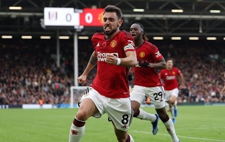 منچستر یونایتد با گل دقیقه ۹۰ کمی از بحران خارج شد