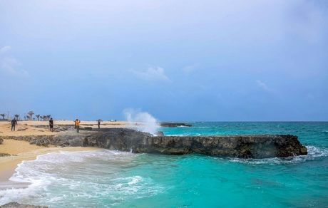 بنادر کیش دو روز تعطیل شد / علت: تندباد شدید