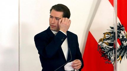 پیامک با ایموجی بوسه کار دست صدر اعظم اتریش داد
