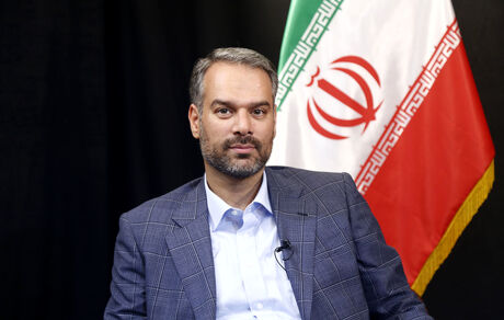 نماینده مجلس: خودروهای خارجی در ایران ۱۰ برابر گرانتر به فروش می‌رسد!