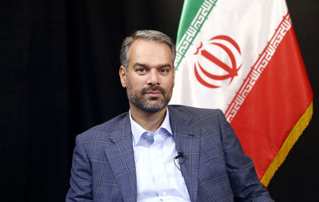 نماینده مجلس: خودروهای خارجی در ایران ۱۰ برابر گرانتر به فروش می‌رسد!
