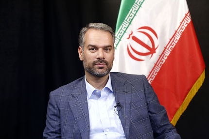 نماینده مجلس: خودروهای خارجی در ایران ۱۰ برابر گرانتر به فروش می‌رسد!