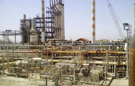 انبار‌ها مملو از مواد اولیه پتروشیمی است