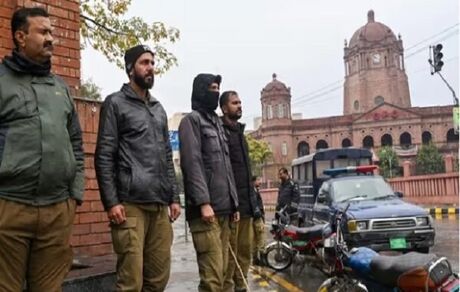 کشته شدن ۱۰ نیروی پلیس در حمله افراد مسلح به ایستگاه پلیسی در پاکستان