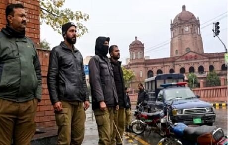 کشته شدن ۱۰ نیروی پلیس در حمله افراد مسلح به ایستگاه پلیسی در پاکستان