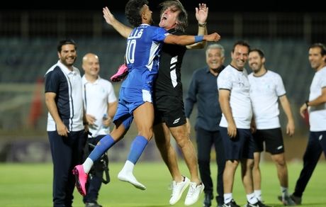 انتقام استقلال از تراکتور در سکوت تبریز / قهرمان لیگ را با باخت شروع کرد