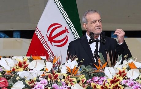 رئیس جمهور: مهمترین دغدغه ما معیشت مردم است / هرگز دنبال سلاح هسته‌ای نیستیم