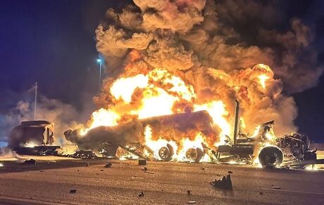 واژگونی و آتش سوزی مهیب یک تانکر سوختی در جاده میمه