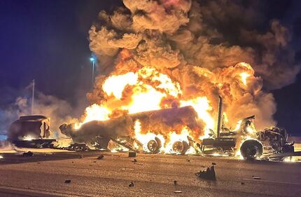 واژگونی و آتش سوزی مهیب یک تانکر سوختی در جاده میمه