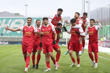 پرسپولیس با پنالتی ذوب آهن را برد و در تعقیب استقلال ماند / روزهای خوش اوسمار