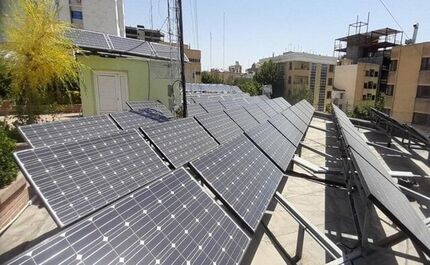 سازوکار تامین ۲۰ درصد برق مصرفی ادارات از طریق پنل‌های خورشیدی اعلام شد