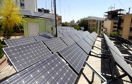 سازوکار تامین ۲۰ درصد برق مصرفی ادارات از طریق پنل‌های خورشیدی اعلام شد