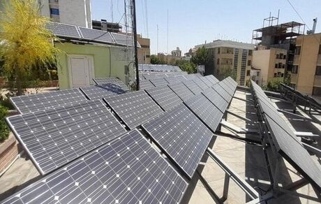 سازوکار تامین ۲۰ درصد برق مصرفی ادارات از طریق پنل‌های خورشیدی اعلام شد