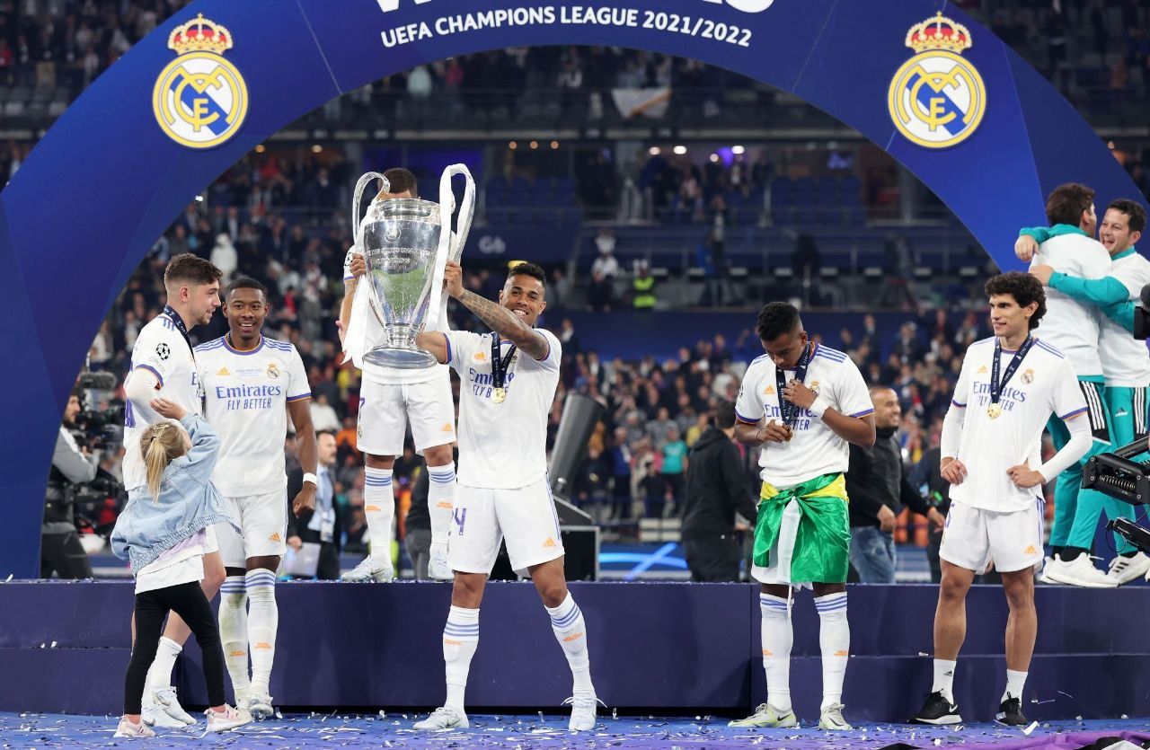 تصاویر اهدای جام قهرمانی لیگ قهرمانان اروپا ۱۲-۲۰۱۱