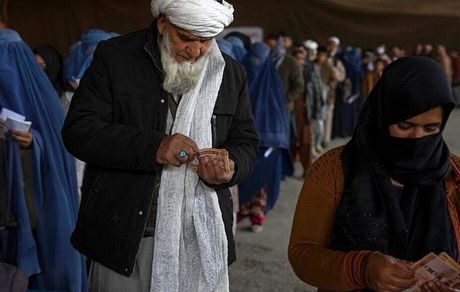 کمک نقدی برنامه جهانی غذا به نیازمندان افغان