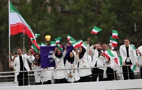 رژه کاروان ایران در مراسم افتتاحیه بازی‌های المپیک ۲۰۲۴ پاریس